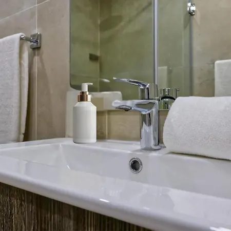 Classy & Modern 2 Bedroom - Near Museu Do Fado 76685al *